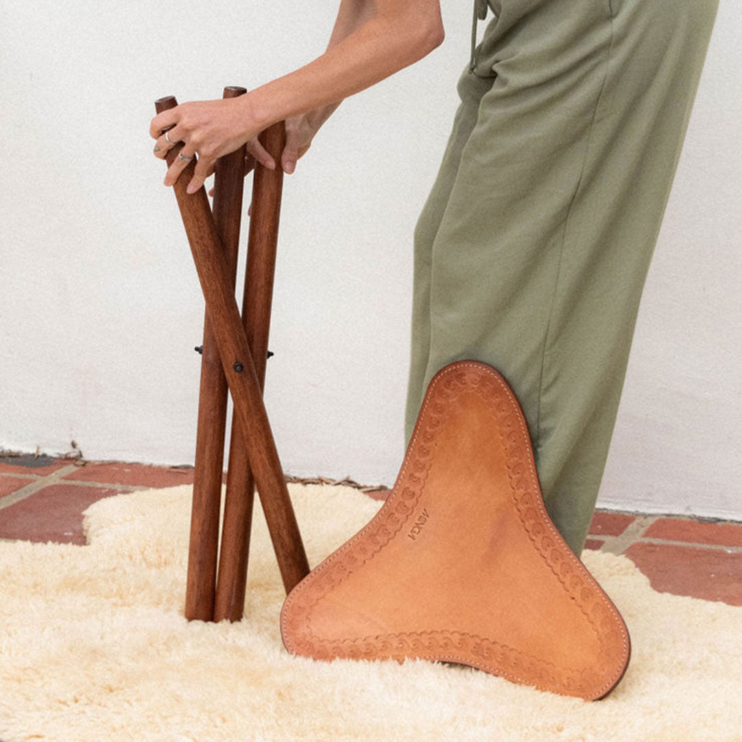 [WS] Handmade Leather Stool Minga
