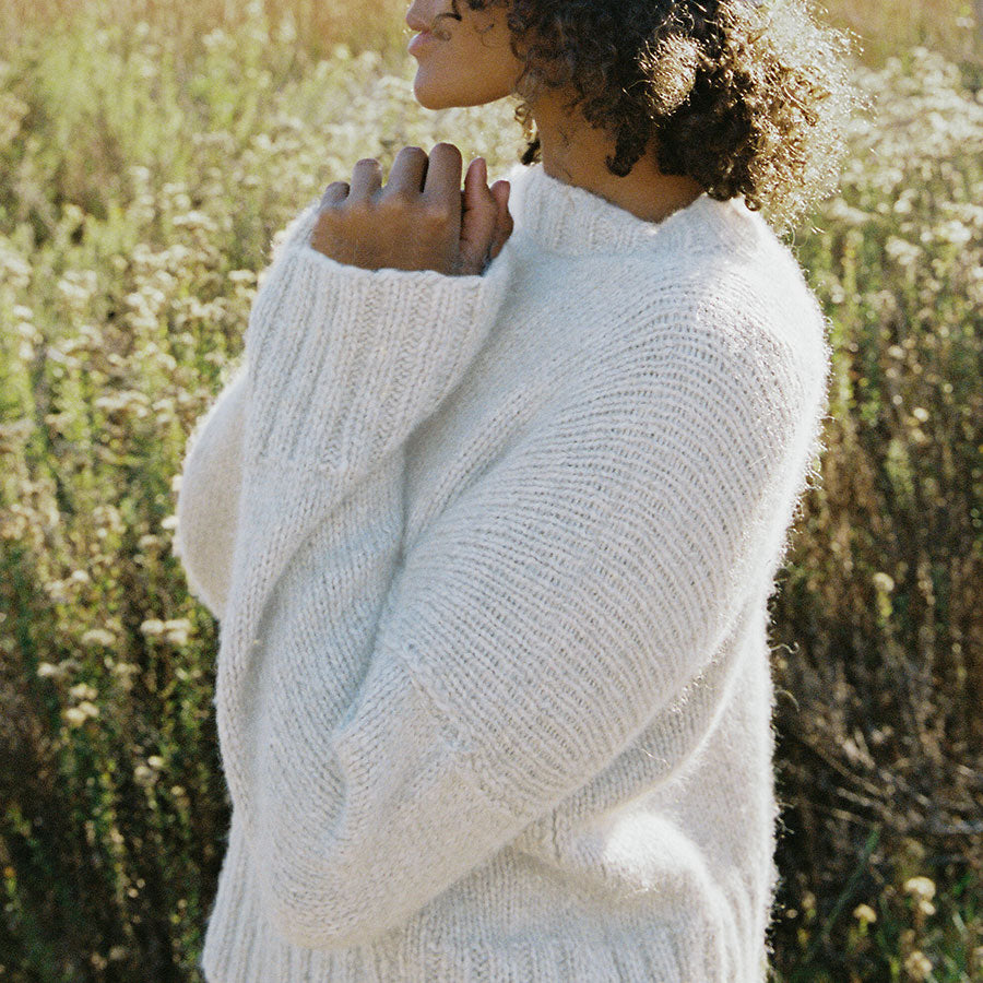 https://madebyminga.com/cdn/shop/files/made-by-minga-handkint-alpaca-sweater-white_1024x1024.jpg?v=1702590582