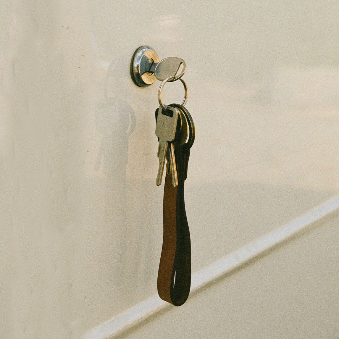 Minga | Minimalist Leather Keychain | Brass Ring | Veg-tanned