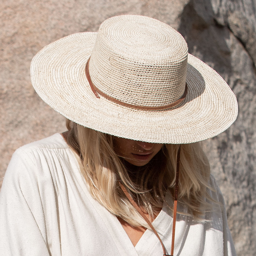 Made by Minga | unisex Straw Boater Hat with Leather Strap | Handmade | Natural Paja Toquilla L (58cm)